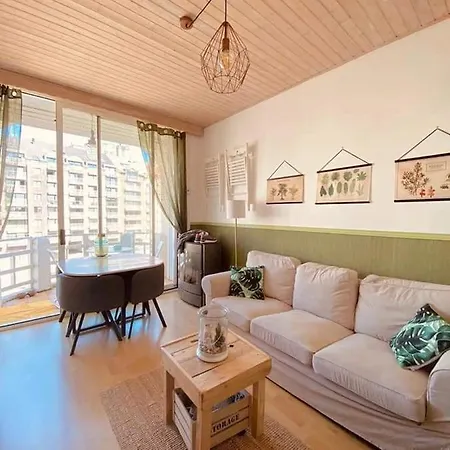 Jean Gezellig Met Zeezicht بلانكنبرخ