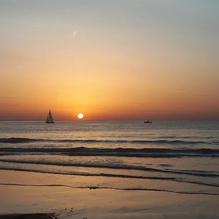 Апартаменты Jean Gezellig Met Zeezicht *